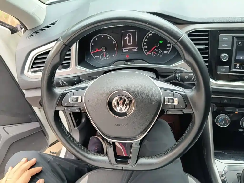 Volkswagen T-Roc 2019 — фото 11