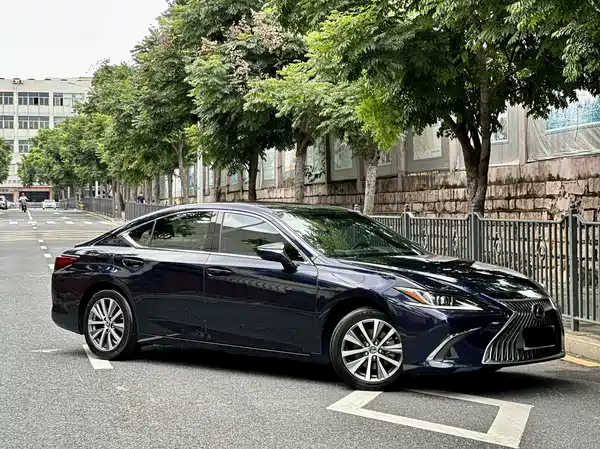 Lexus ES 2021