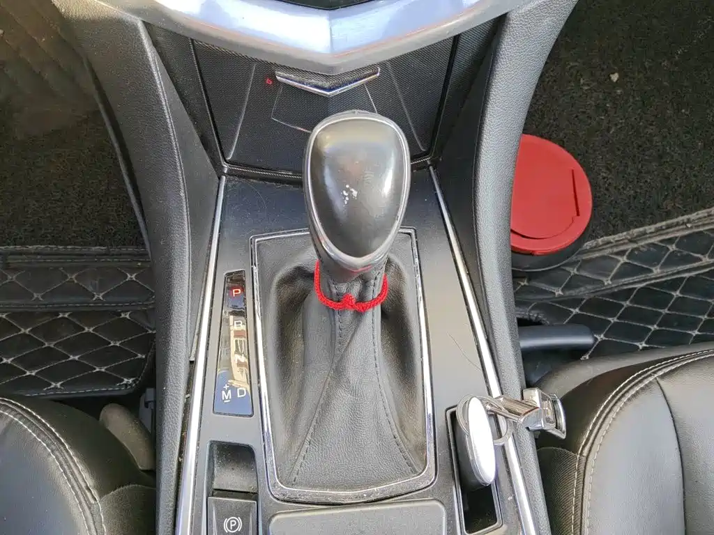 Cadillac SRX 2014 — фото 15