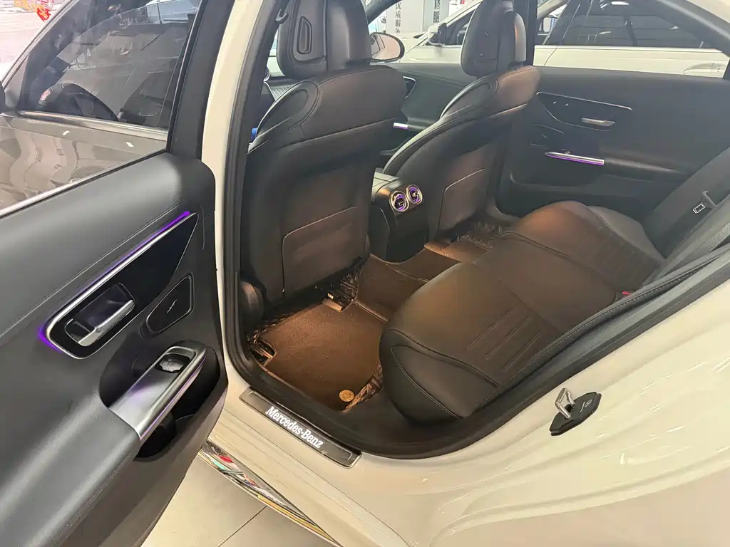 Mercedes-Benz C-Class 2023 — фото 3