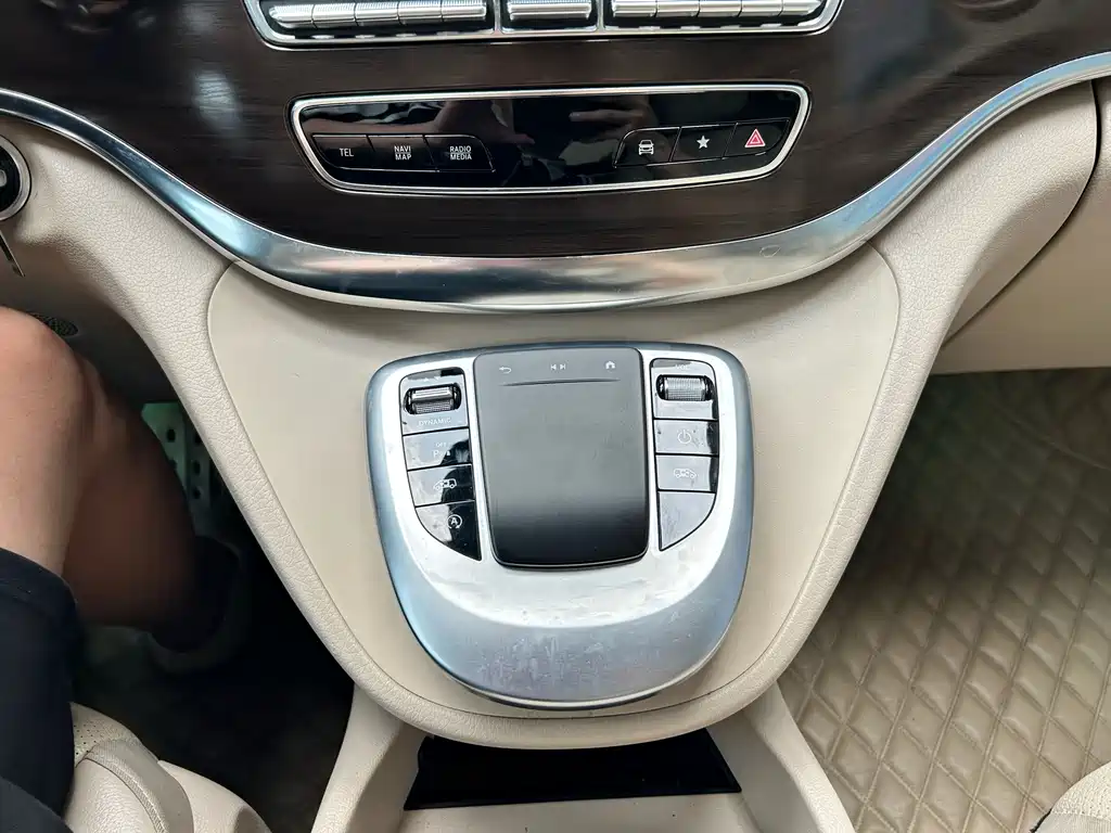 Mercedes-Benz V-Class 2021 — фото 11