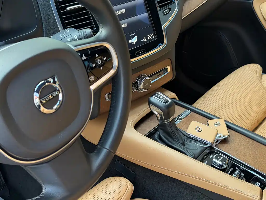 Volvo XC90 2017 — фото 15