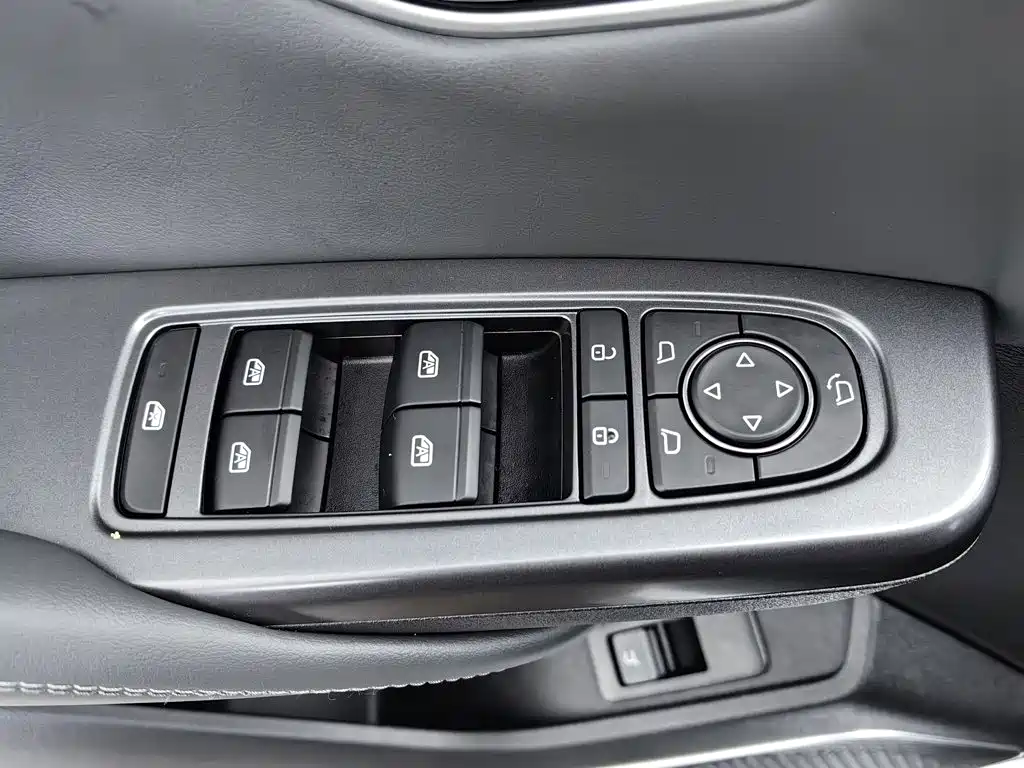 BYD Song L DM-i 2026 — фото 9