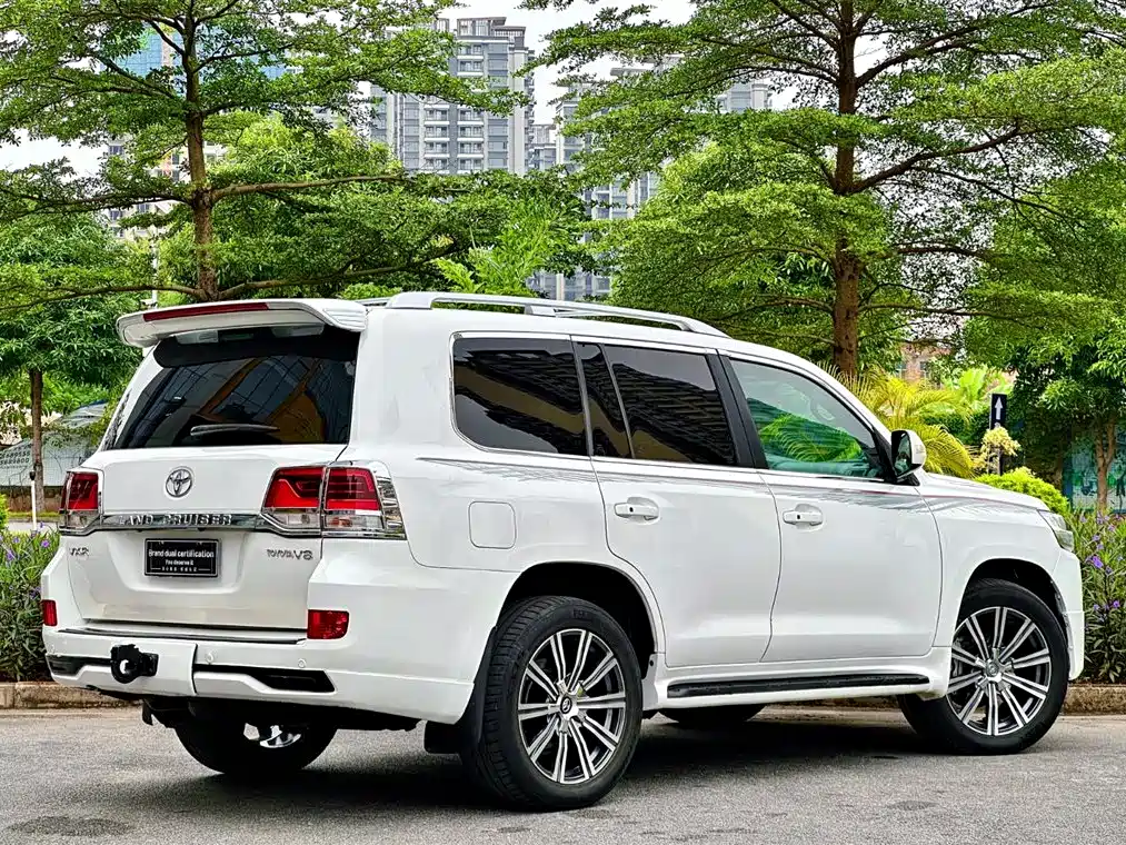 Toyota Land Cruiser 2010 — фото 7