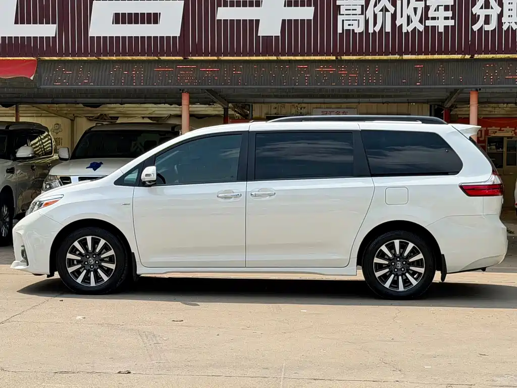 Toyota Sienna 2020 — фото 3