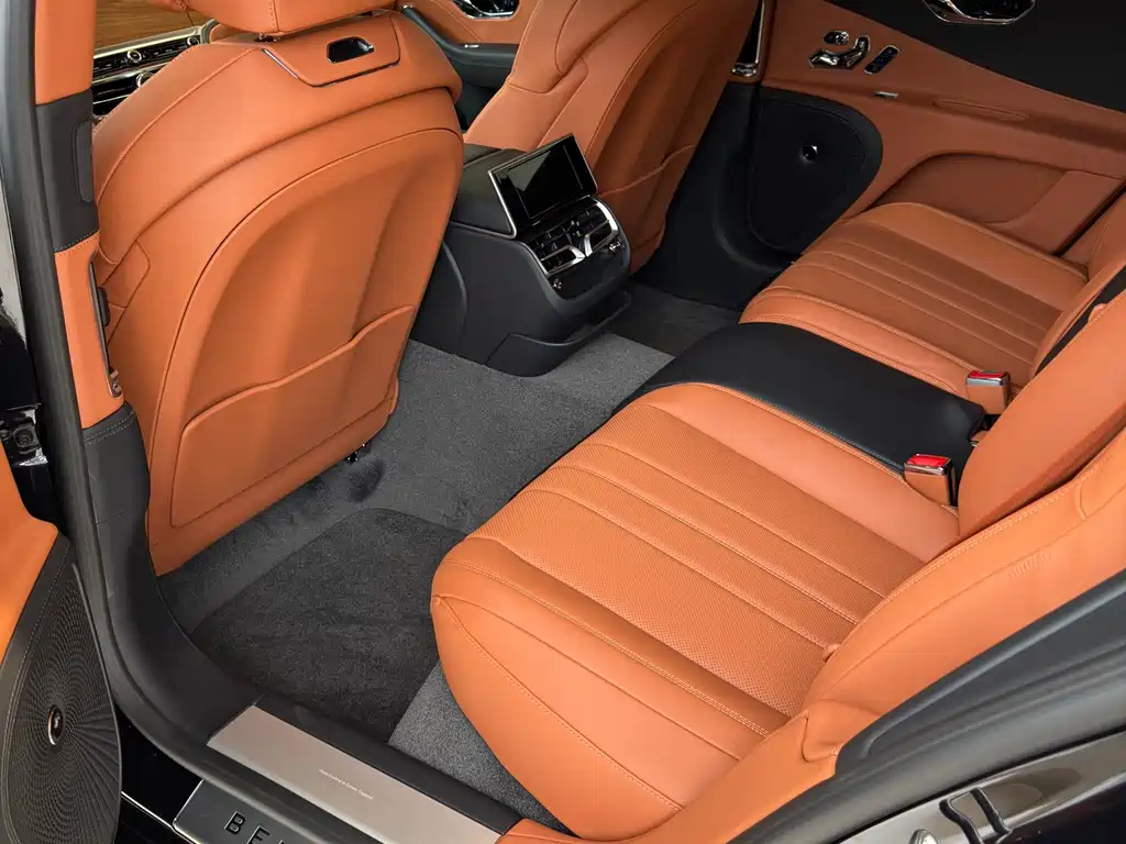 Bentley Flying Spur PHEV — фото 6