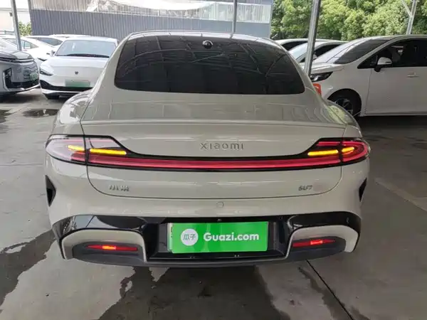 Xiaomi SU7 2024