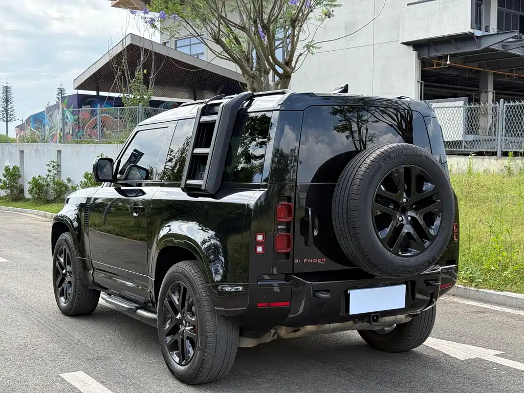 Land Rover Defender 2024 — фото 12