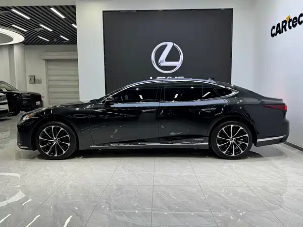 Lexus LS 2021