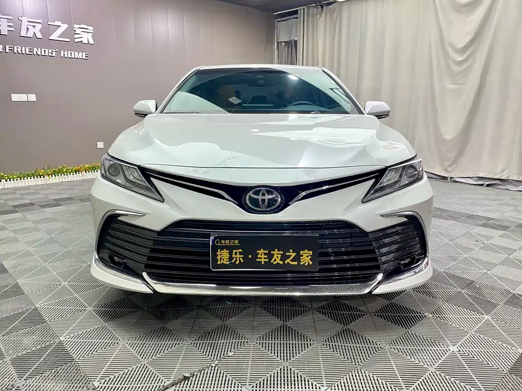 Toyota Camry 2021 — фото 2