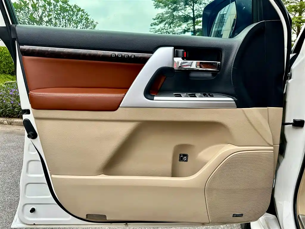 Toyota Land Cruiser 2010 — фото 15