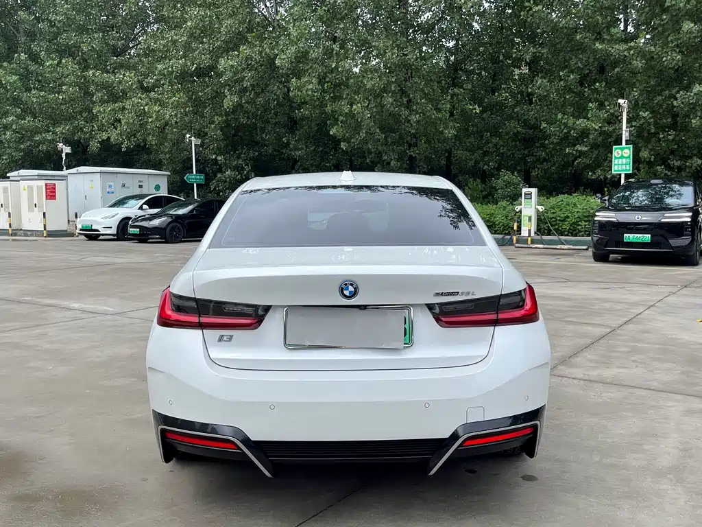 BMW i3 2024