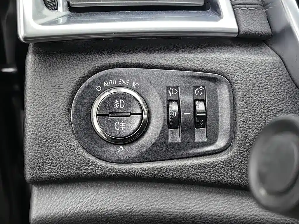 Cadillac SRX 2015 — фото 21