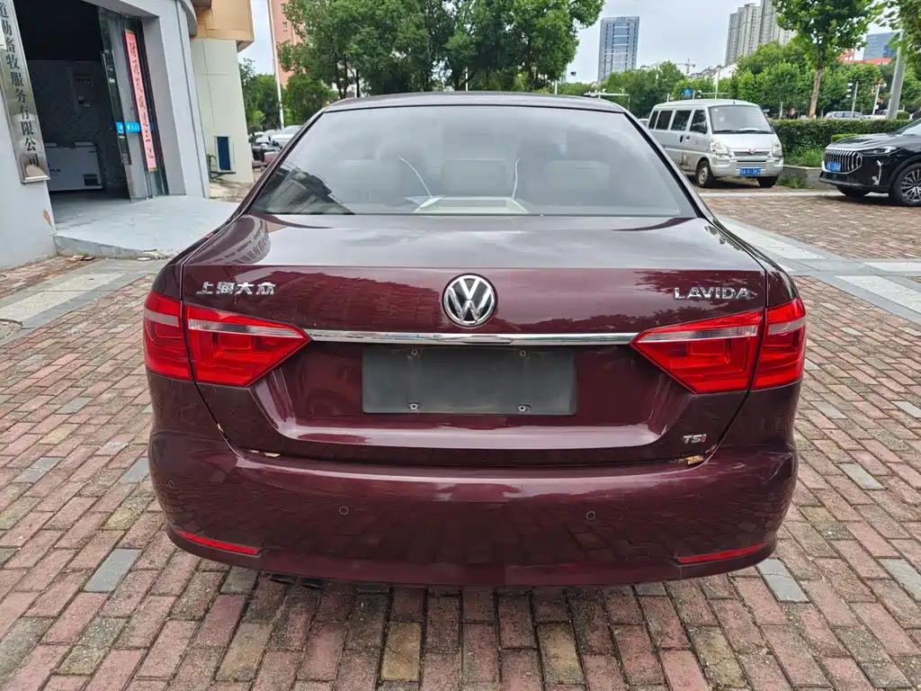 Volkswagen Lavida 2013