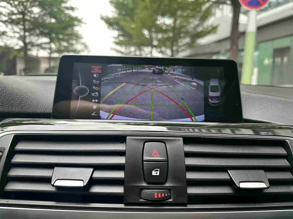 BMW 3 Series 2017 — фото 13