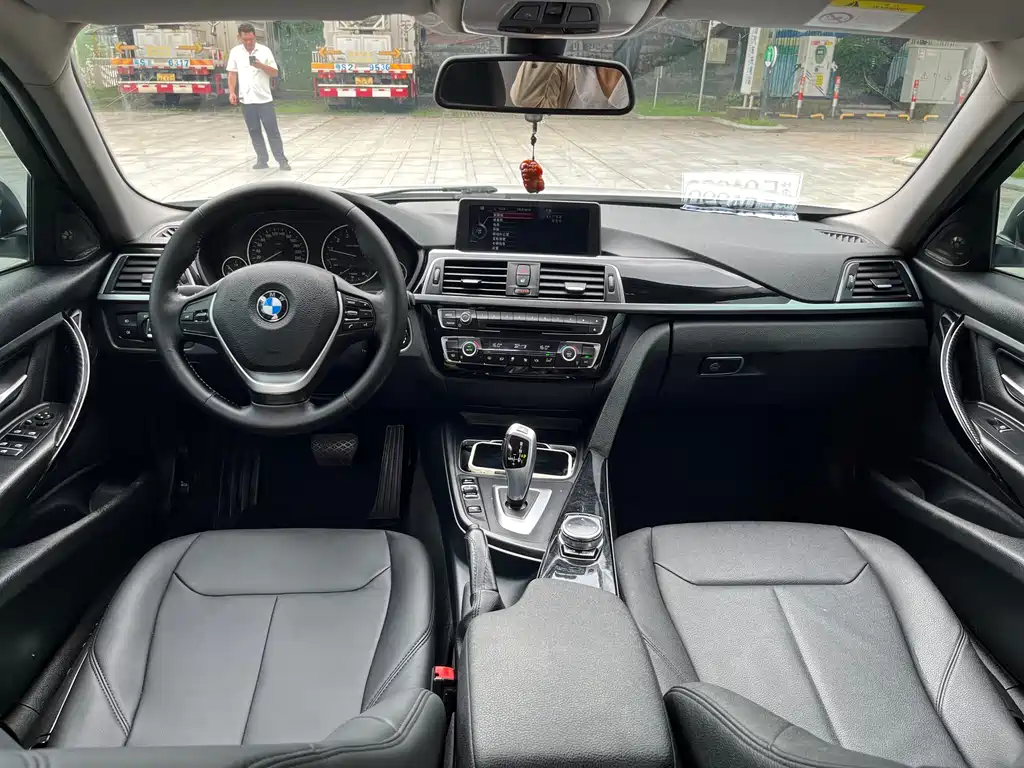 BMW 3 Series 2017 — фото 8