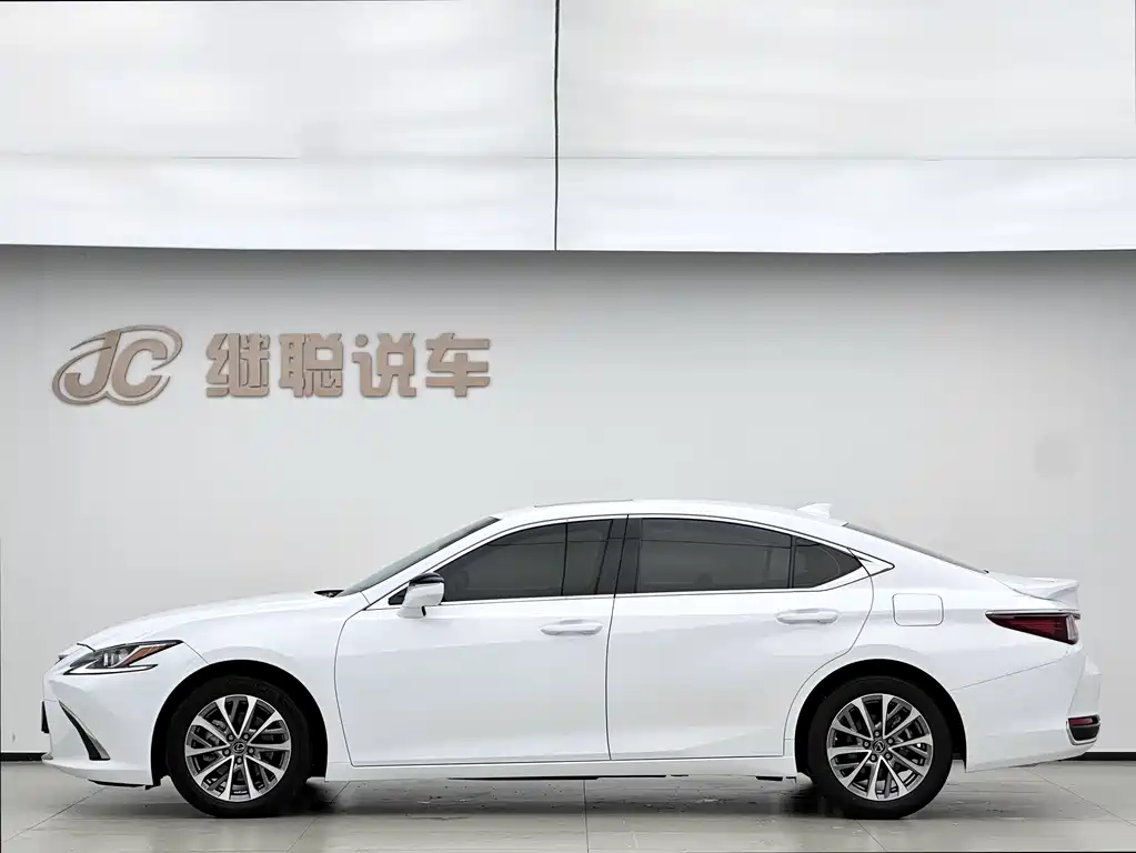 Lexus ES 2022 — фото 15