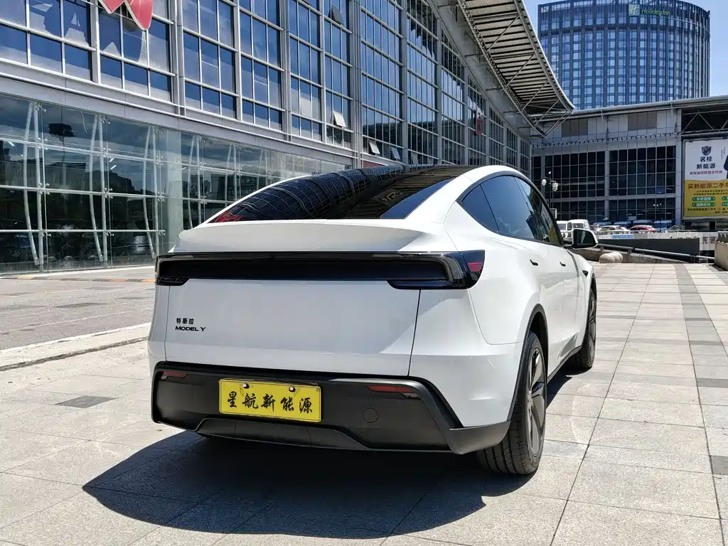 Tesla Model Y 2026