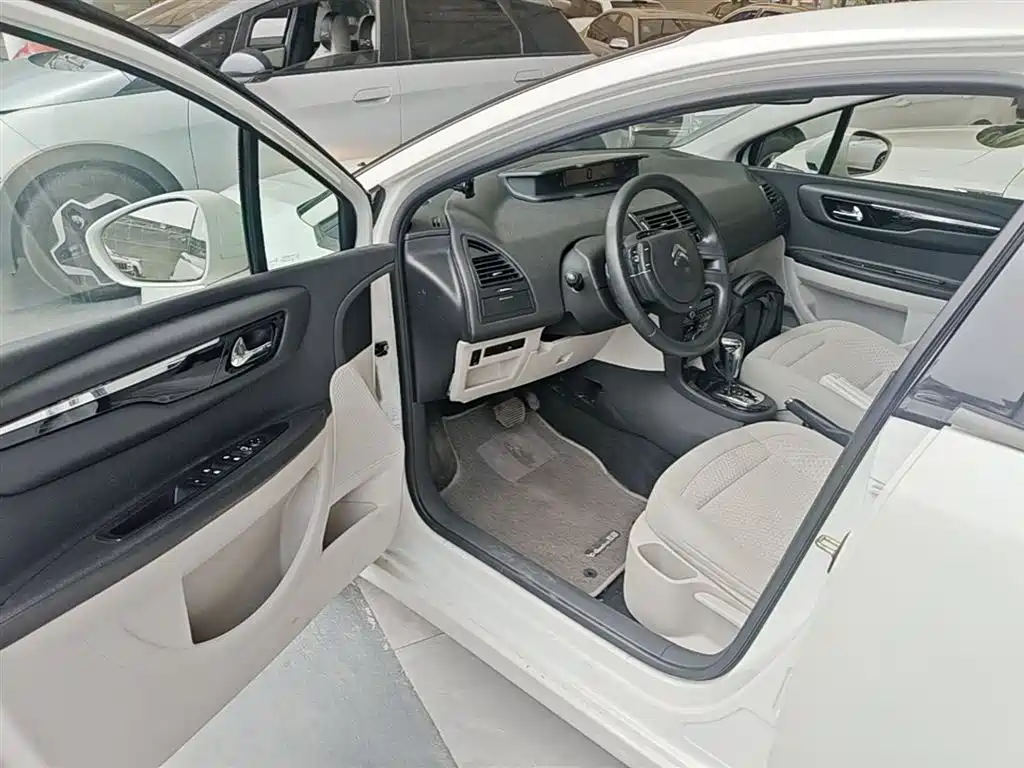 Citroen C-Quatre 2015 — фото 16