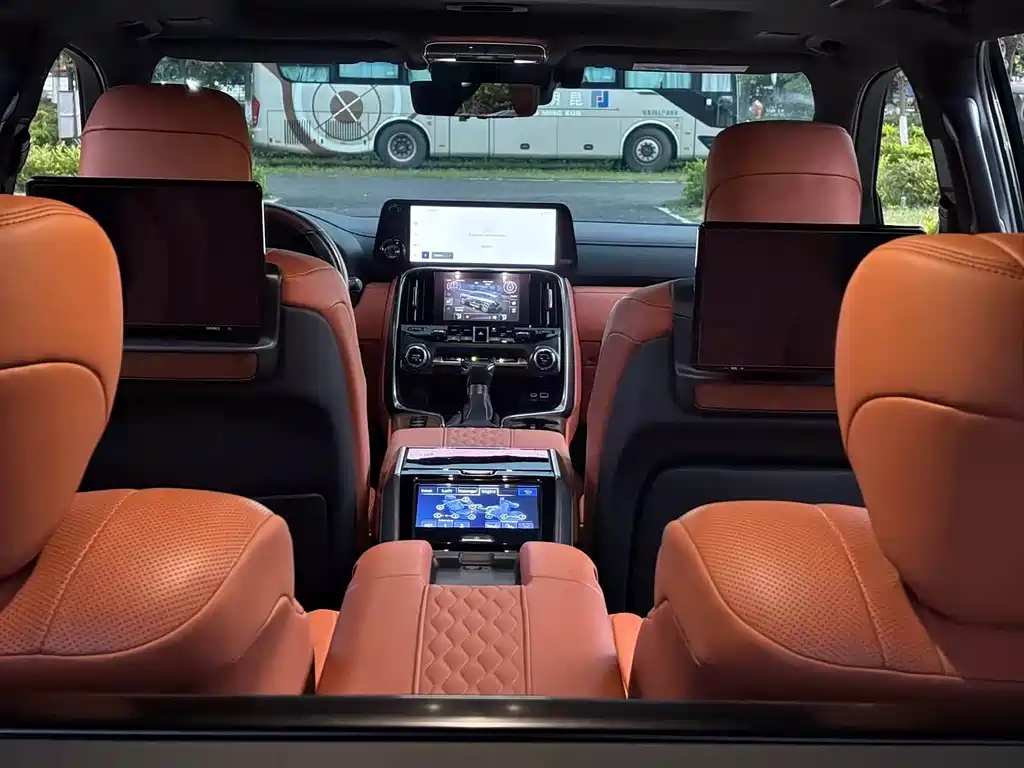 Lexus LX 2023 — фото 18