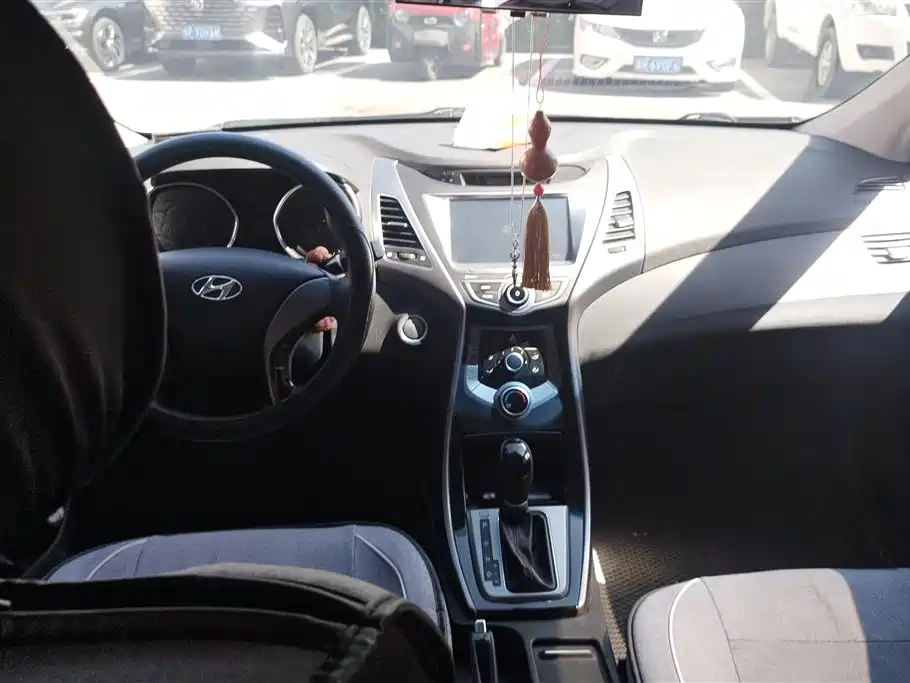 Hyundai Elantra Langdong 2015 — фото 12