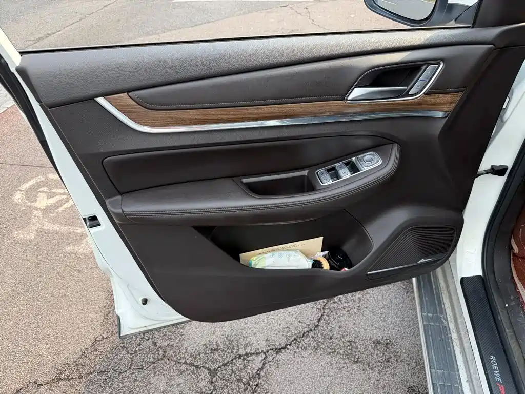 Roewe RX8 2020