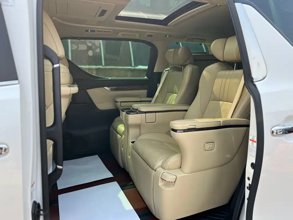 Toyota Alphard 2022 — фото 17