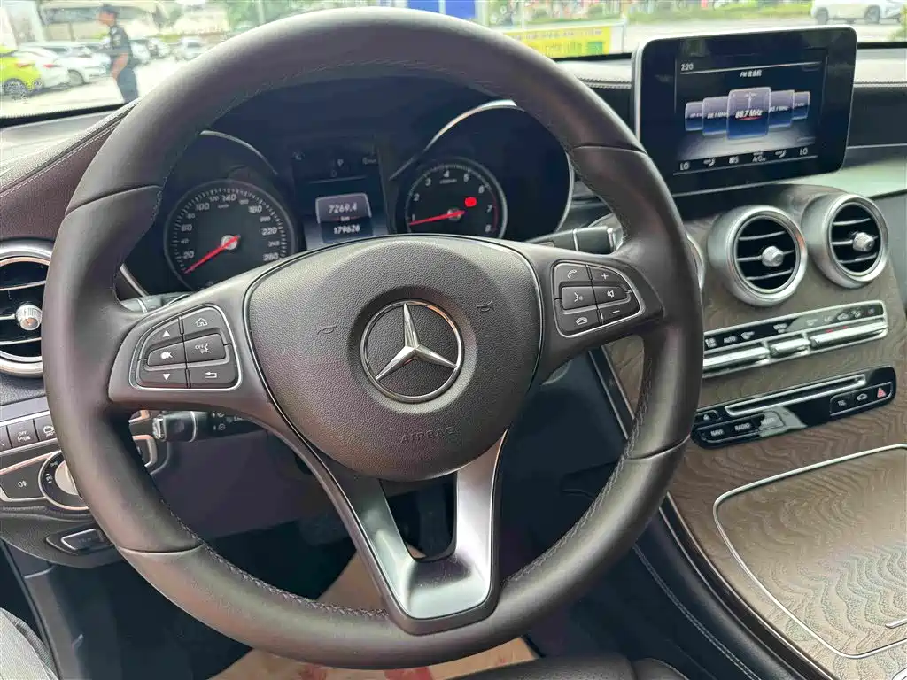 Mercedes-Benz GLC 2017 — фото 13