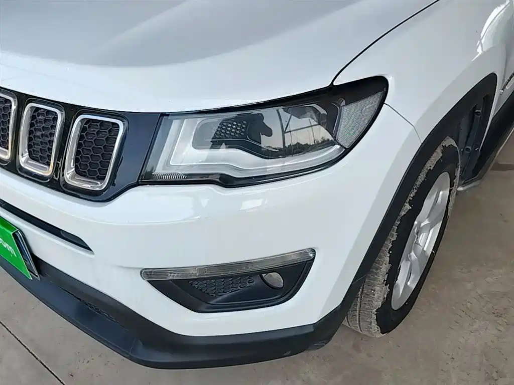 Jeep Compass 2018 — фото 24