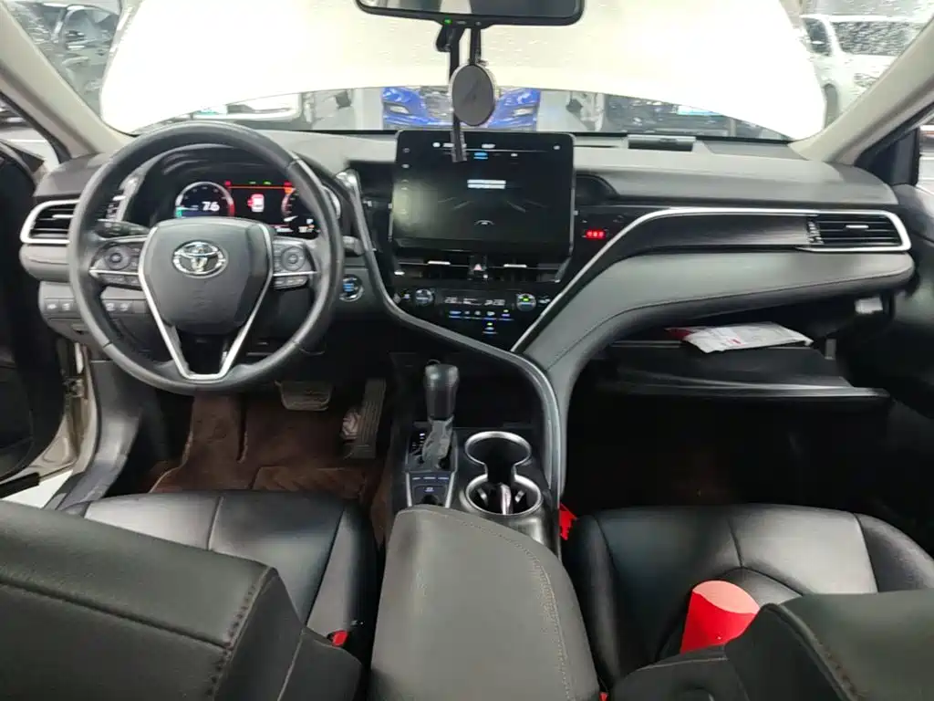 Toyota Camry 2022 — фото 10