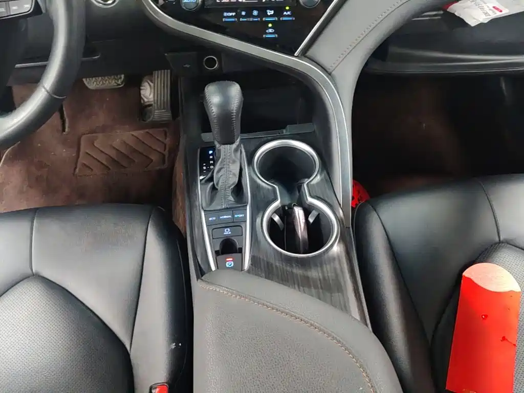 Toyota Camry 2022 — фото 14