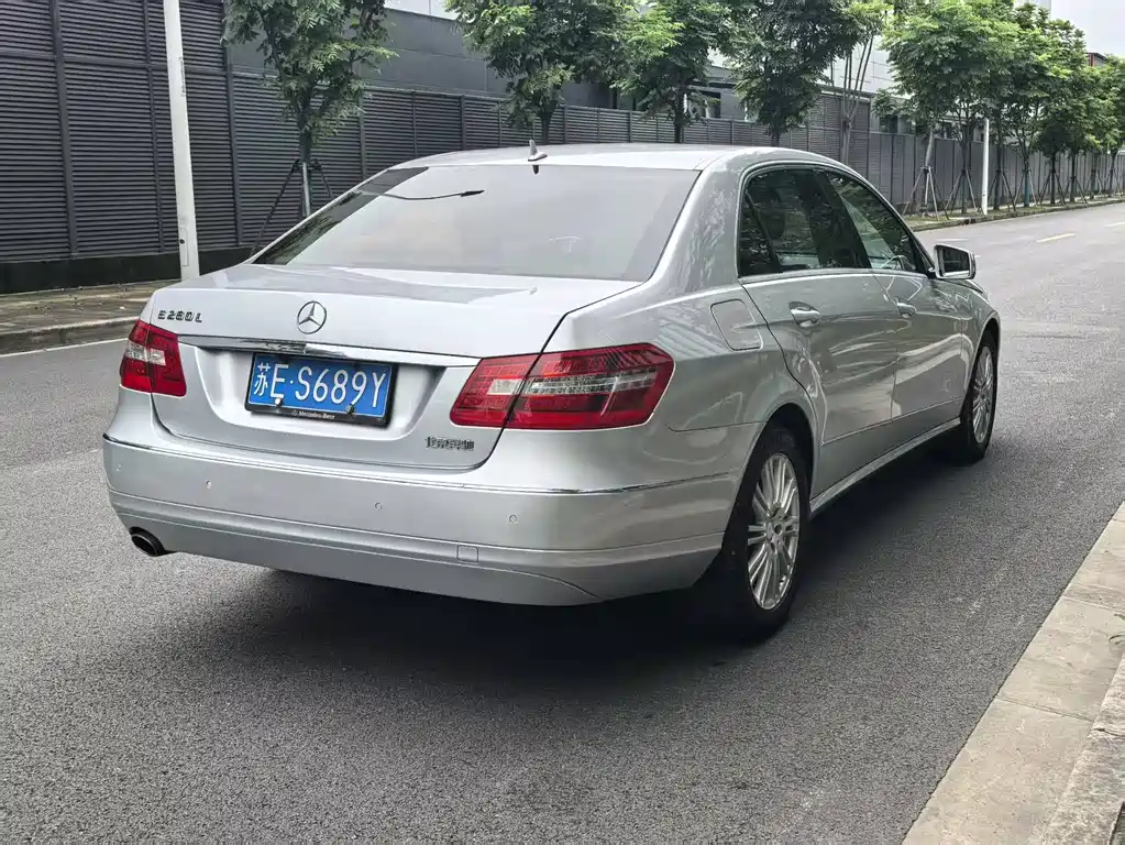 Mercedes-Benz E-Class 2013 — фото 16