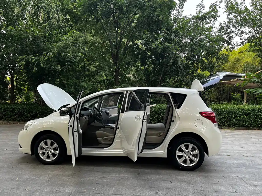Toyota Verso 2016 — фото 15