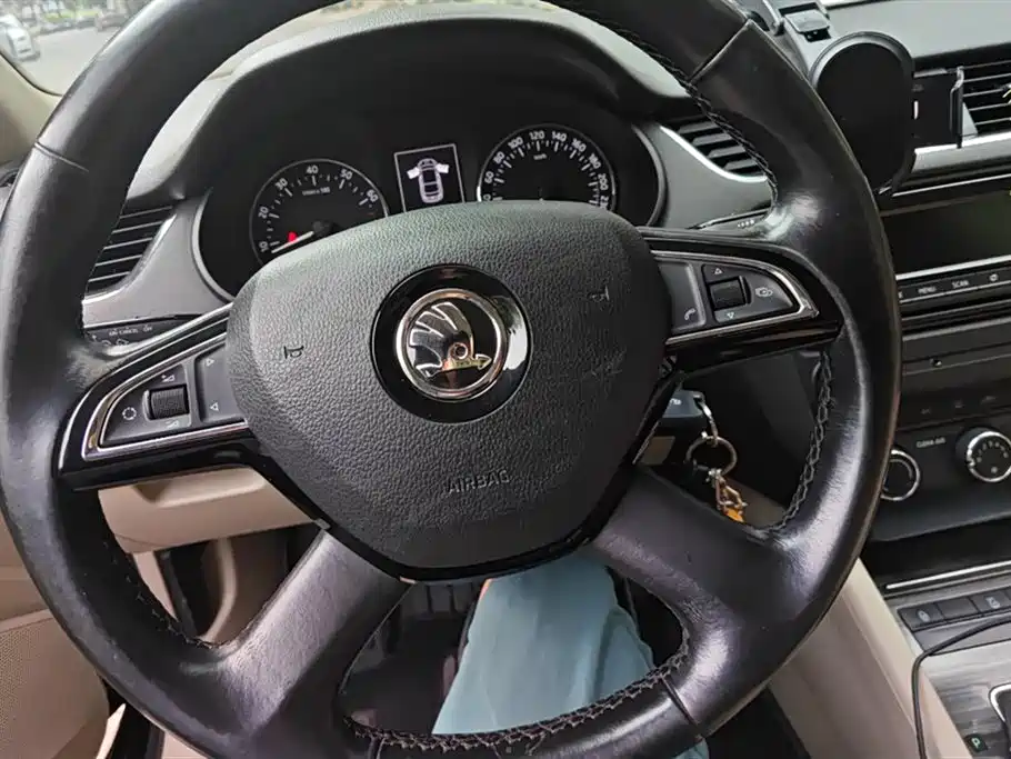 Skoda Octavia 2015 — фото 15