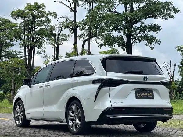 Toyota Sienna 2024