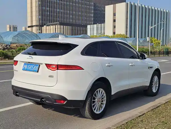 Jaguar F-PACE 2018