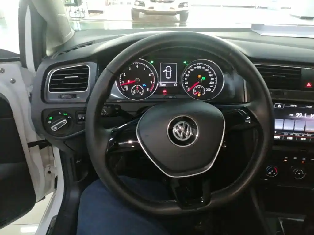 Volkswagen Golf 2017 — фото 11