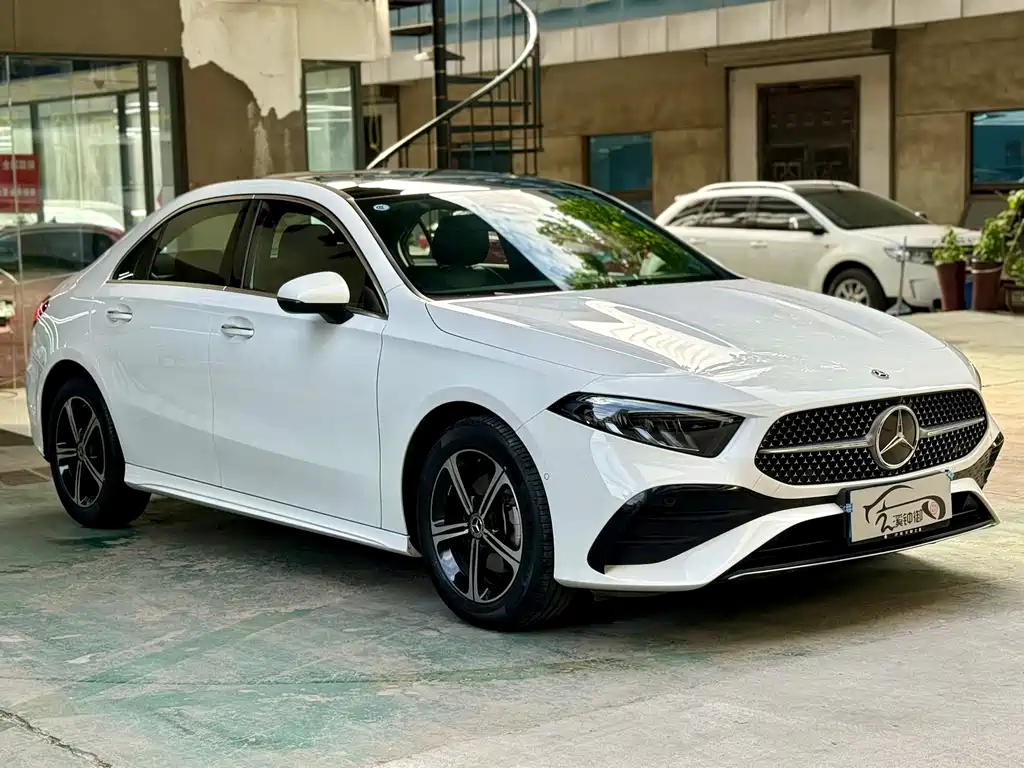 Mercedes-Benz A-Class 2023 — фото 2