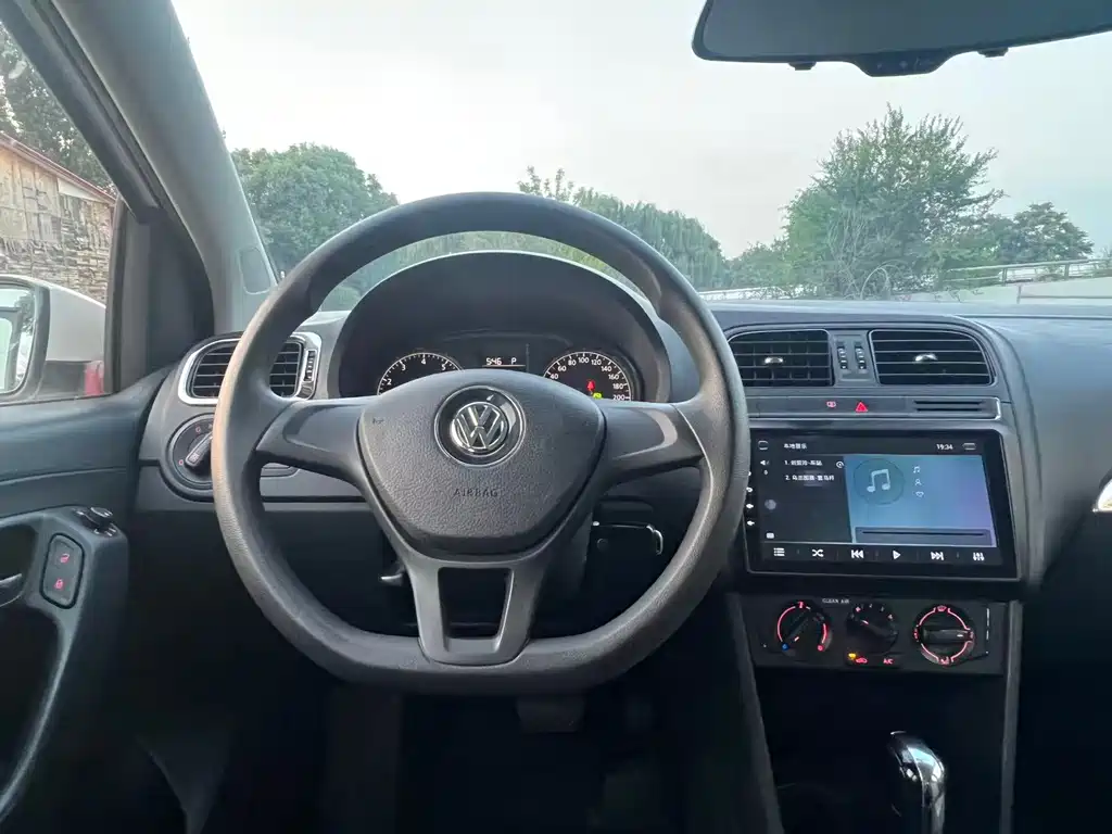 Volkswagen Polo 2017 — фото 10