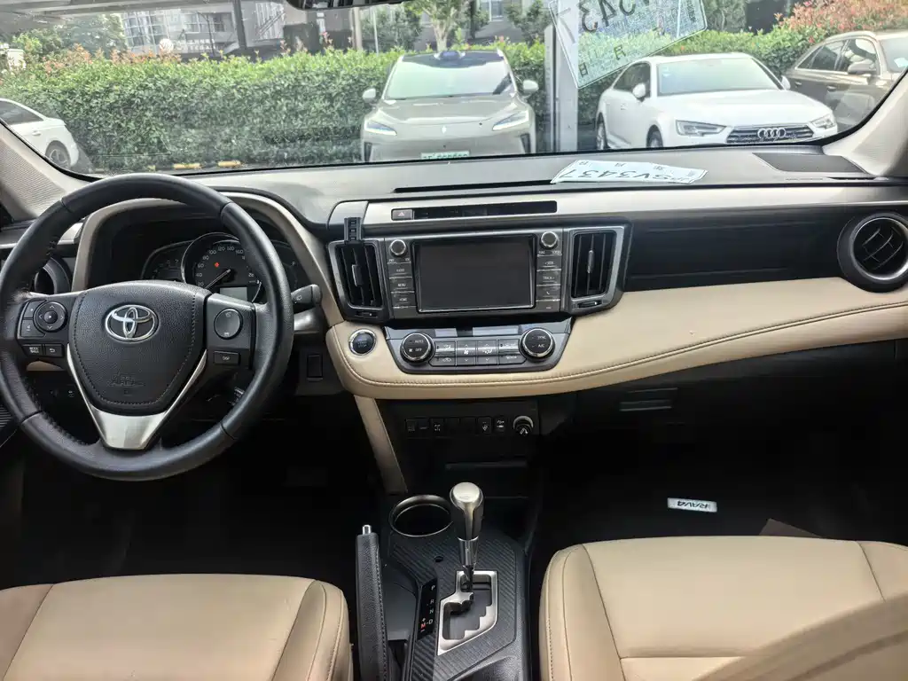 Toyota RAV4 2015 — фото 8