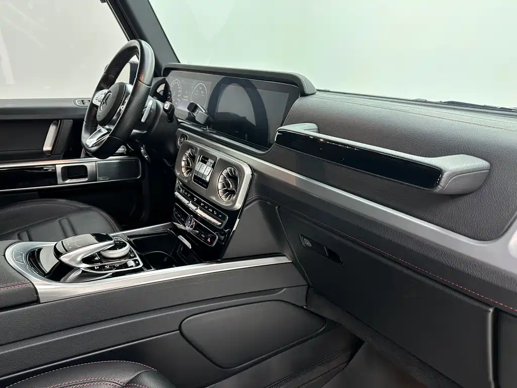 Mercedes-Benz G-Class 2023 — фото 11