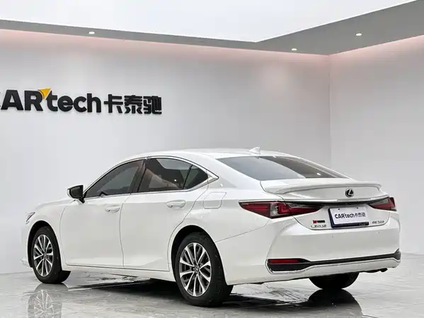 Lexus ES 2024