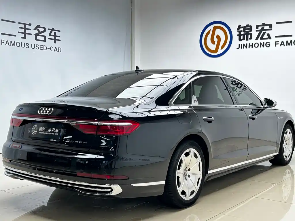 Audi A8 2021 — фото 30
