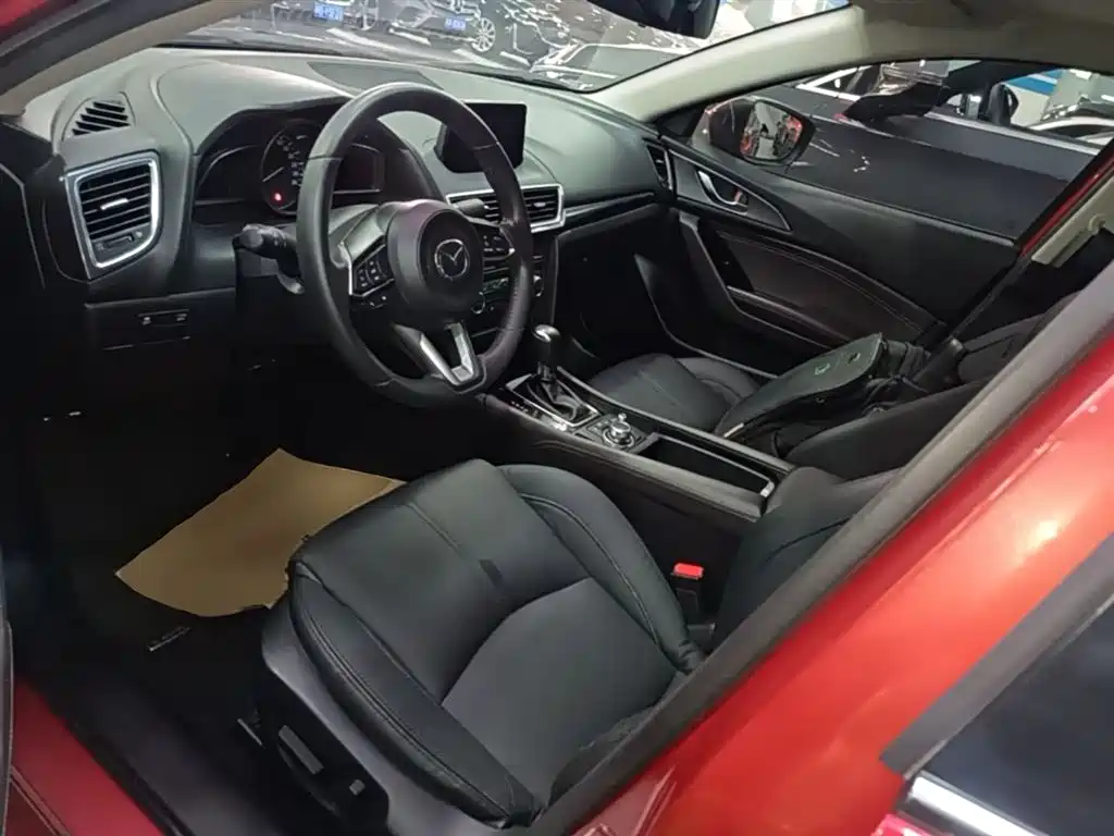 Mazda 3 Axela 2018 — фото 16