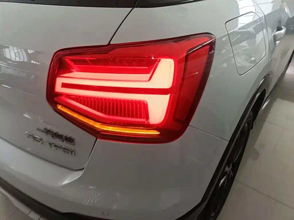 Audi Q2L 2019 — фото 8