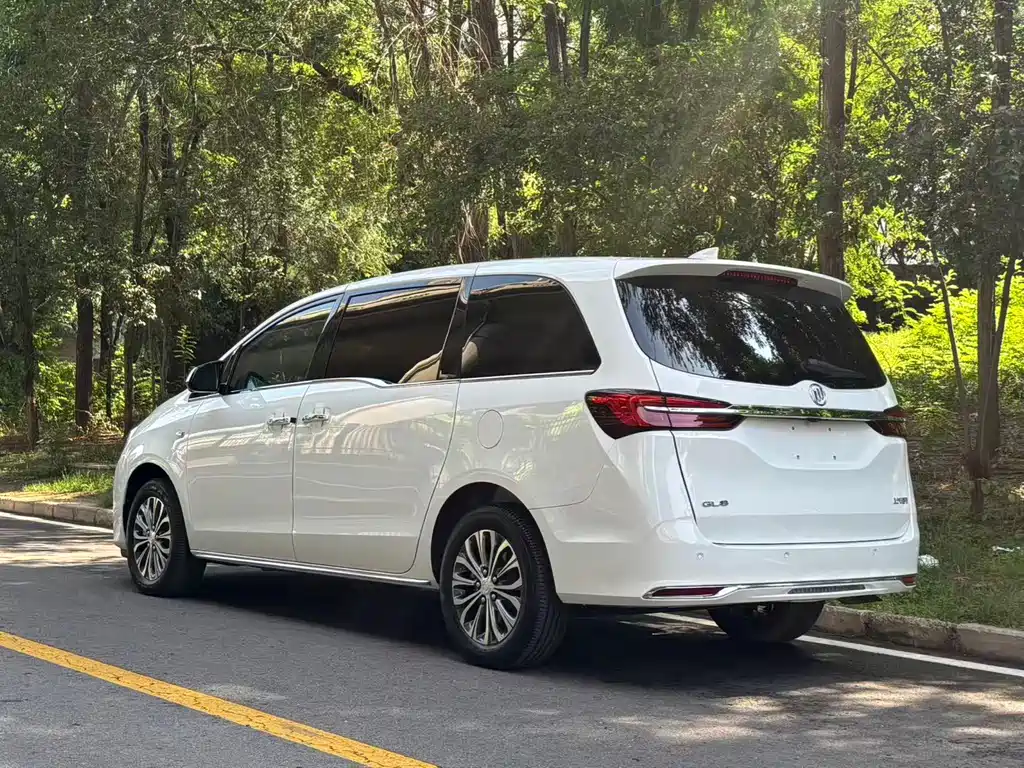 Buick GL8 2025