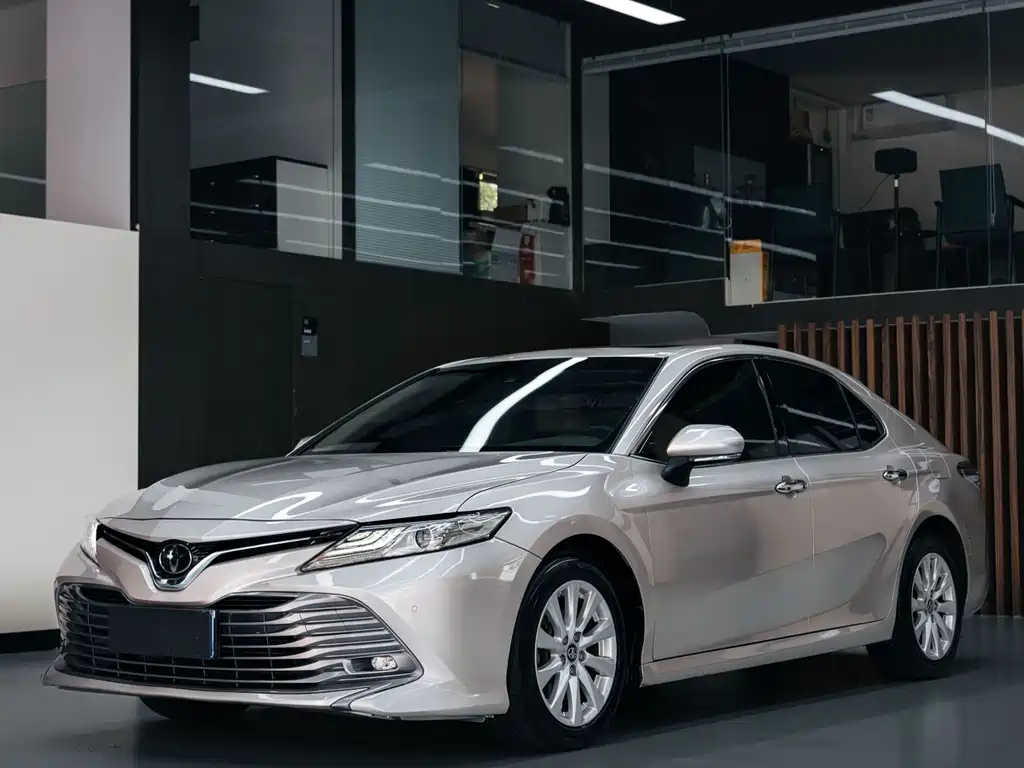 Toyota Camry 2018 — фото 1