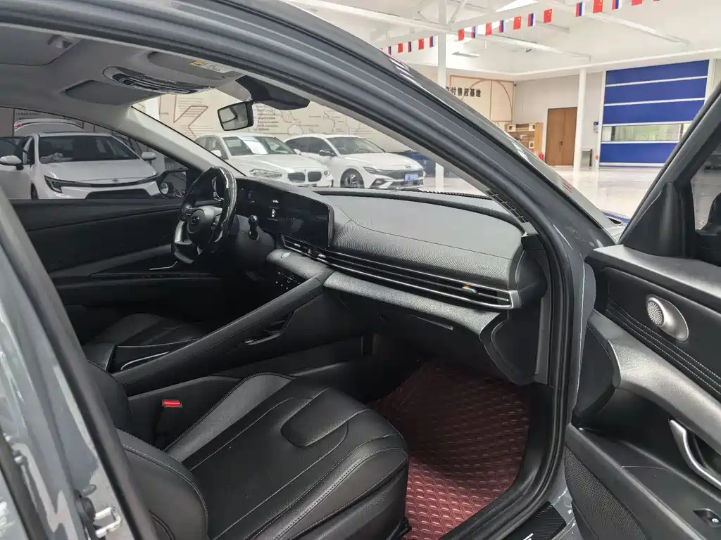 Hyundai Elantra 2023 — фото 20