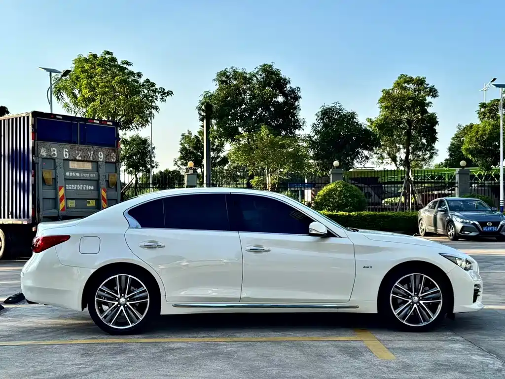 Infiniti Q50L 2015 — фото 10