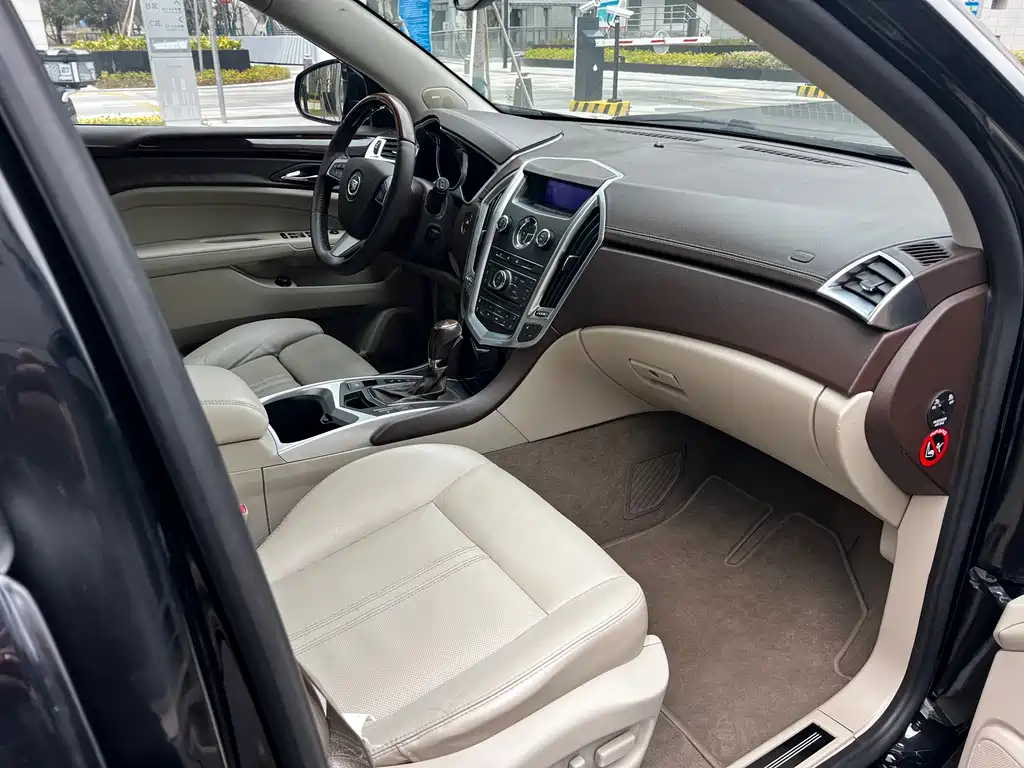 Cadillac SRX 2010 — фото 21